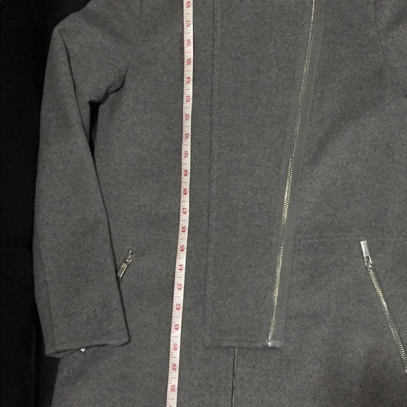 Lightly worn wool jacket. Excellent condition. - Picture 8 of 10